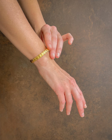 SHELL CUFF BRACELET 18K GOLD - STUDIO JO STORE